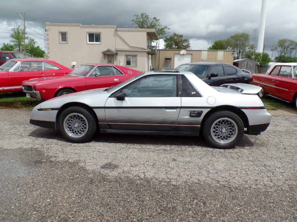 Used 1986 Pontiac Fiero -STOP BY CHECK IT OUT | Mundelein, IL