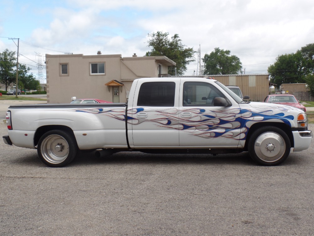 Used 2005 Gmc Sierra 3500 DUALLY CUSTOM AIR RIDE DIESEL-SEMA SHOW-MAGAZINE TRUCK-PRICED TO SELL- | Mundelein, IL
