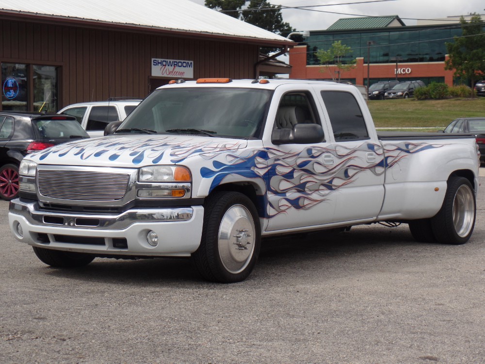 Used 2005 Gmc Sierra 3500 DUALLY CUSTOM AIR RIDE DIESEL-SEMA SHOW-MAGAZINE TRUCK-PRICED TO SELL- | Mundelein, IL
