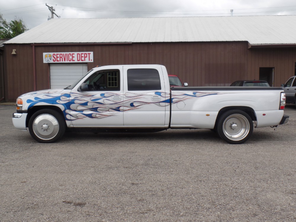 Used 2005 Gmc Sierra 3500 DUALLY CUSTOM AIR RIDE DIESEL-SEMA SHOW-MAGAZINE TRUCK-PRICED TO SELL- | Mundelein, IL
