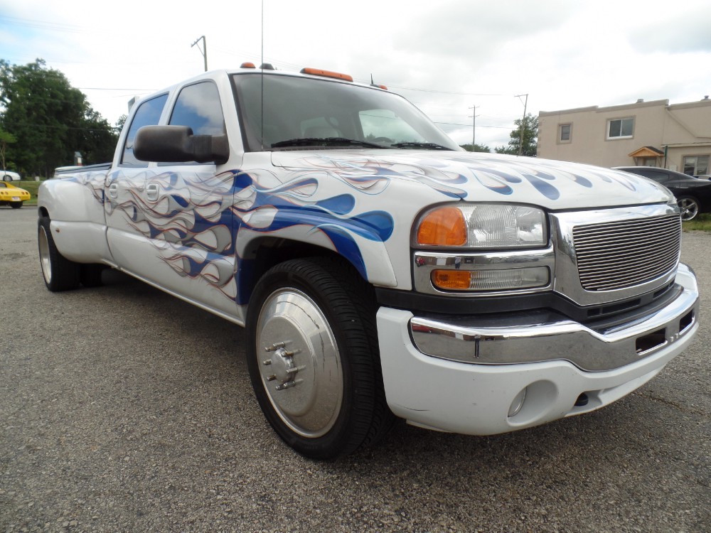 Used 2005 Gmc Sierra 3500 DUALLY CUSTOM AIR RIDE DIESEL-SEMA SHOW-MAGAZINE TRUCK-PRICED TO SELL- | Mundelein, IL