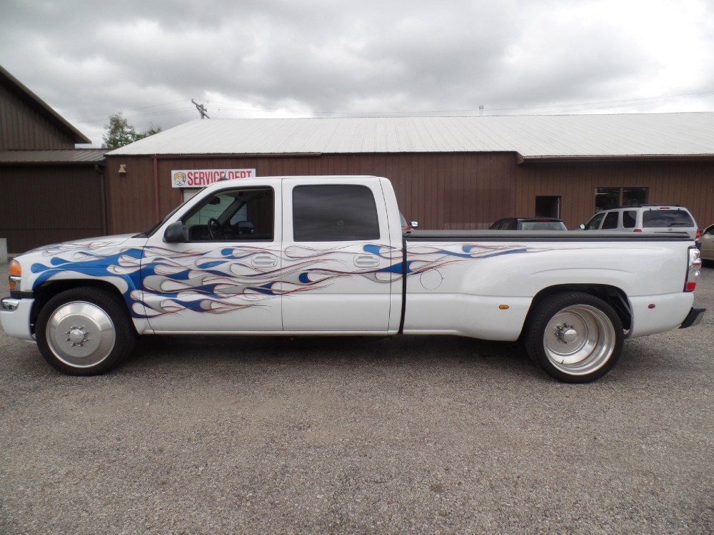 Used 2005 Gmc Sierra 3500 DUALLY CUSTOM AIR RIDE DIESEL-SEMA SHOW-MAGAZINE TRUCK-PRICED TO SELL- | Mundelein, IL