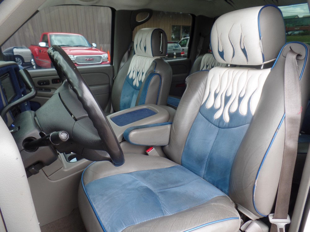 Used 2005 Gmc Sierra 3500 DUALLY CUSTOM AIR RIDE DIESEL-SEMA SHOW-MAGAZINE TRUCK-PRICED TO SELL- | Mundelein, IL