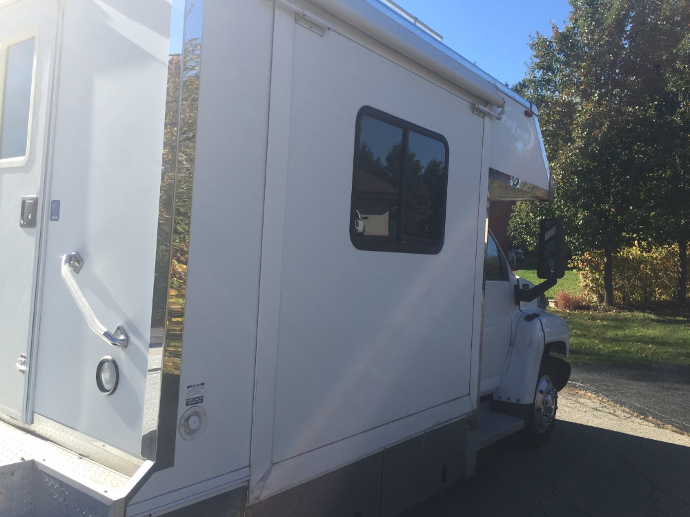 Used 2005 Chevrolet C5500 Pony Express Toter Motor Home TOP KICK KODIAK STYLE | Mundelein, IL