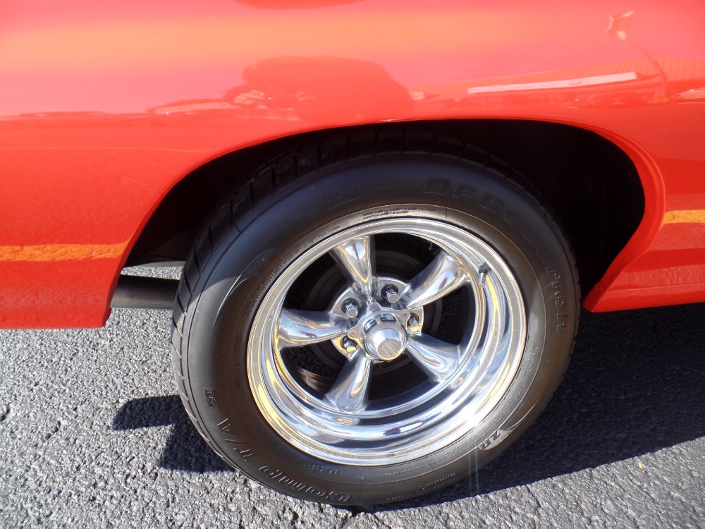 Used 1972 Chevrolet Chevelle HUGGER ORANGE WITH AC-DREAM MACHINE-TOTALLY RESTORED-SEE VIDEO | Mundelein, IL