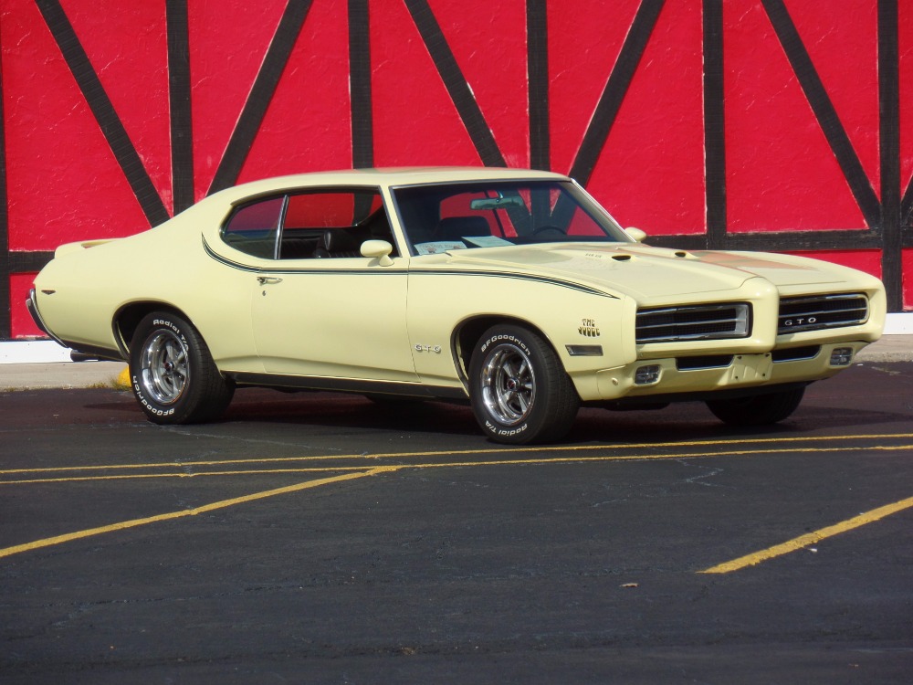 Used 1969 Pontiac GTO -LOTS OF POWER OPTIONS-PHS DOCUMENTED- SEE VIDEO | Mundelein, IL