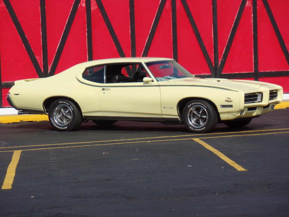 Used 1969 Pontiac GTO -LOTS OF POWER OPTIONS-PHS DOCUMENTED- SEE VIDEO | Mundelein, IL