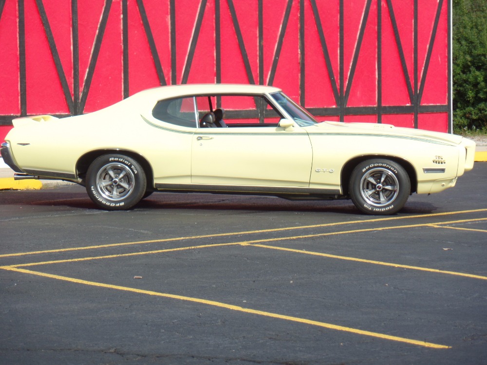 Used 1969 Pontiac GTO -LOTS OF POWER OPTIONS-PHS DOCUMENTED- SEE VIDEO | Mundelein, IL