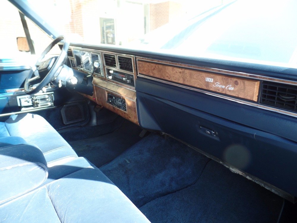 Used 1987 Lincoln Town Car -ORIGINAL LOW MILES- 5.0 L Engine- NUMBERS MATCHING- SURVIVOR CAR | Mundelein, IL