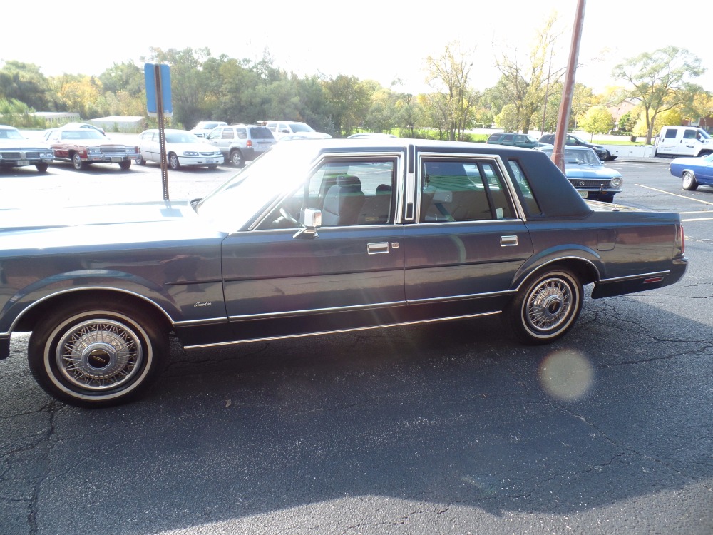 Used 1987 Lincoln Town Car -ORIGINAL LOW MILES- 5.0 L Engine- NUMBERS MATCHING- SURVIVOR CAR | Mundelein, IL