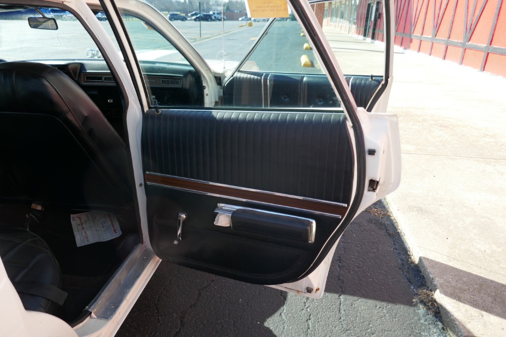 Used 1971 Dodge Coronet -CRESTWOOD WAGON- RARE - 1 OF 4 EVER BUILT- 9 PASSENGER SEATING- SEE VIDEO | Mundelein, IL