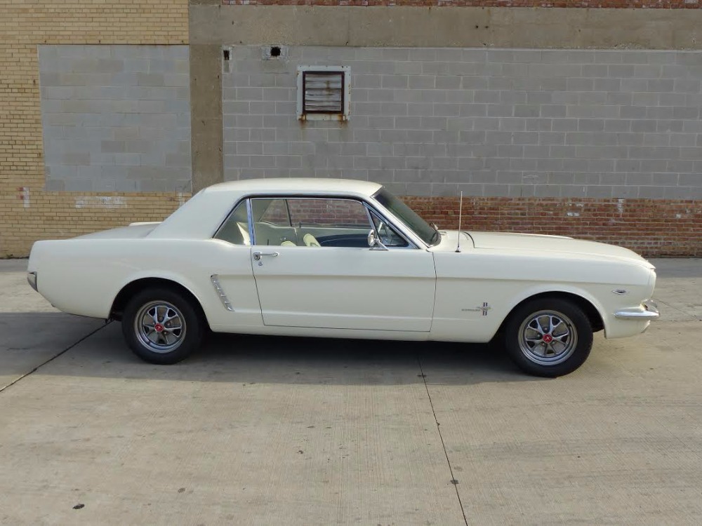 Used 1965 Ford Mustang - 2016 RESTORED COUPE- 289 V8 - NEW PAINT | Mundelein, IL