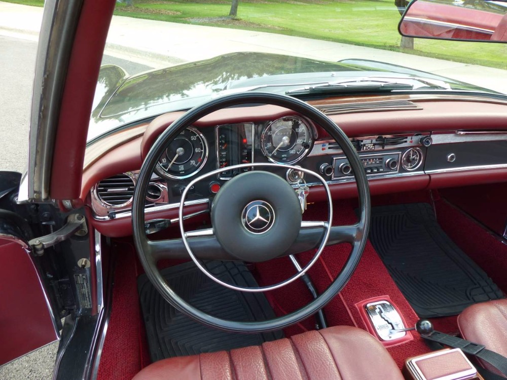 Used 1969 Mercedes Benz 280SL - CONVERTIBLE  WITH PAGODA HARD TOP AND SOFT TOP-USA SPECIFICATION MODEL | Mundelein, IL