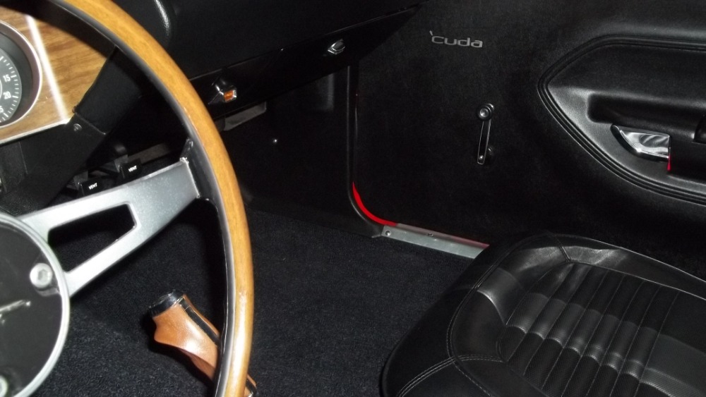 Used 1970 Plymouth Barracuda/Cuda - 440 4-SPEED 6-PACK -SHAKER HOOD-SHOW QUALITY- V-CODE NUT AND BOLT RESTO | Mundelein, IL