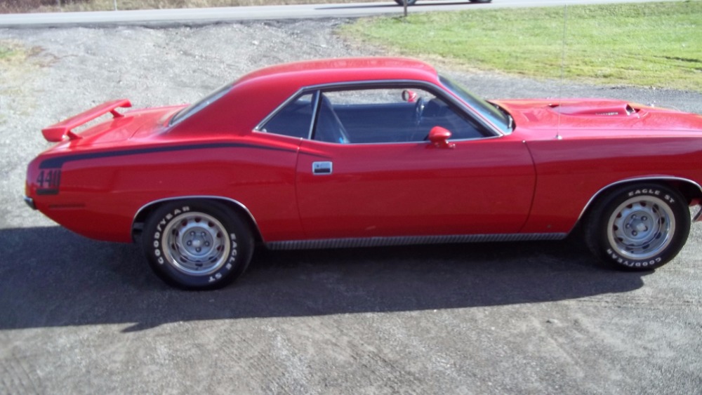 Used 1970 Plymouth Barracuda/Cuda - 440 4-SPEED 6-PACK -SHAKER HOOD-SHOW QUALITY- V-CODE NUT AND BOLT RESTO | Mundelein, IL