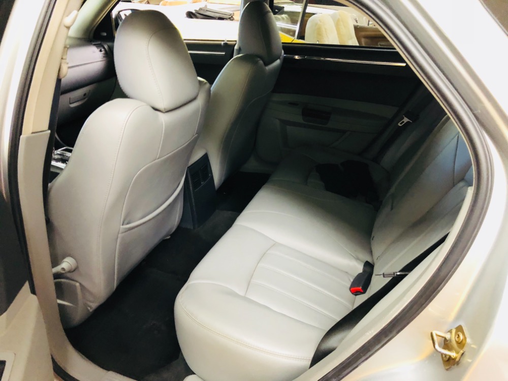 Used 2006 Dodge Magnum -AWD- 300C STYLING- 5.7 L HEMI - WAGON | Mundelein, IL