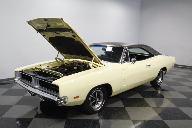 Used 1969 Dodge Charger -NUMBERS MATCHING 383-FACTORY CORRECT SUN FIRE YELLOW- | Mundelein, IL