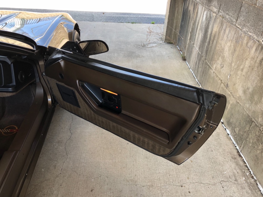 Used 1987 Chevrolet Corvette -Convertible 40,000 Original Miles-Garage Kept- Rare color Combo- SEE VIDEO | Mundelein, IL
