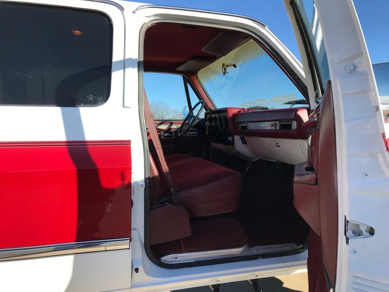 Used 1988 Chevrolet Suburban -Silverado Package-Air conditioning-4X4-3rd Row- VIDEO | Mundelein, IL
