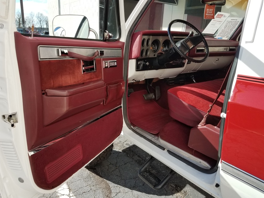 Used 1988 Chevrolet Suburban -Silverado Package-Air conditioning-4X4-3rd Row- VIDEO | Mundelein, IL