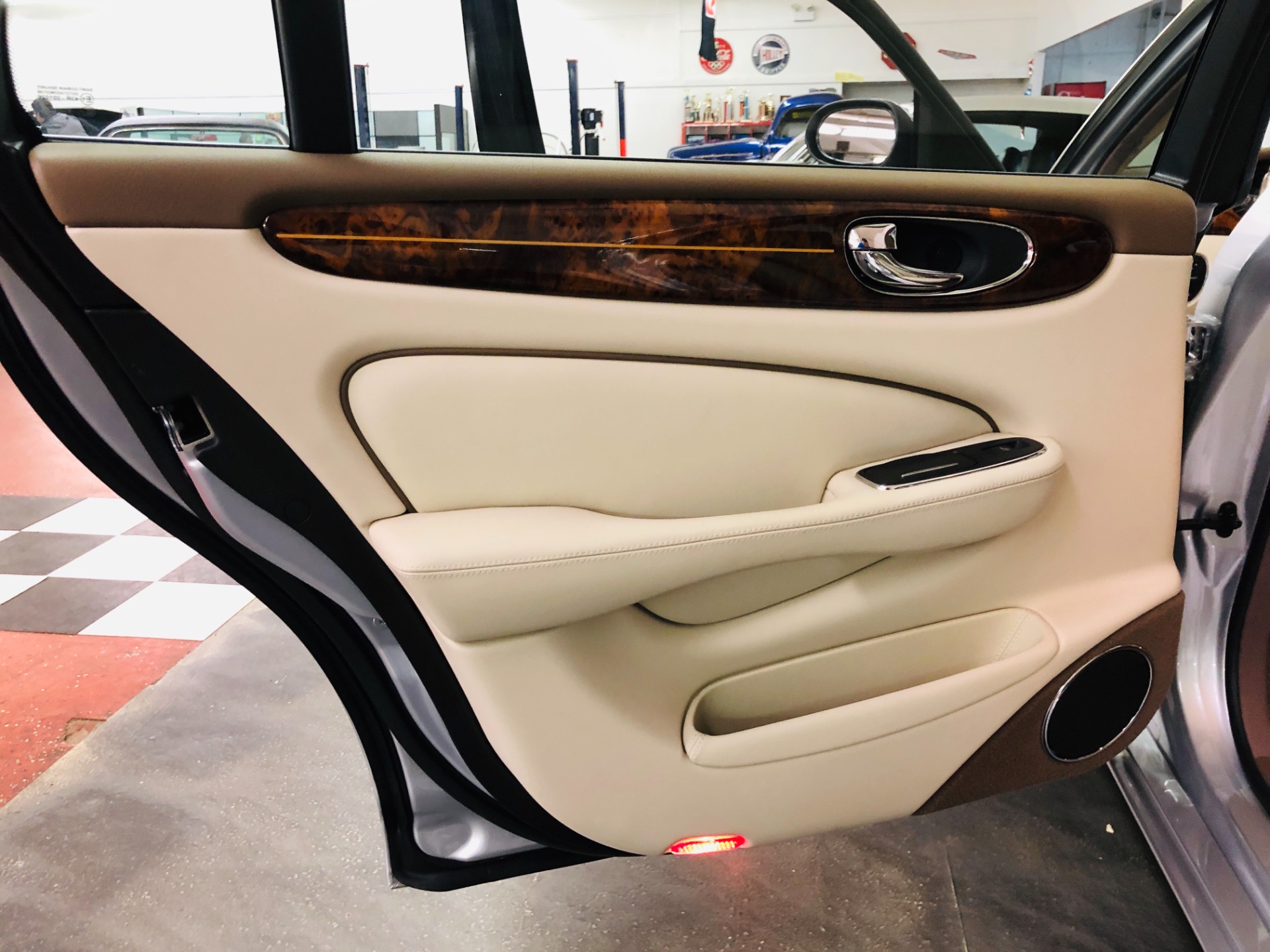 Used 2007 Jaguar XJ-Series Vanden Plas-SEE VIDEO | Mundelein, IL