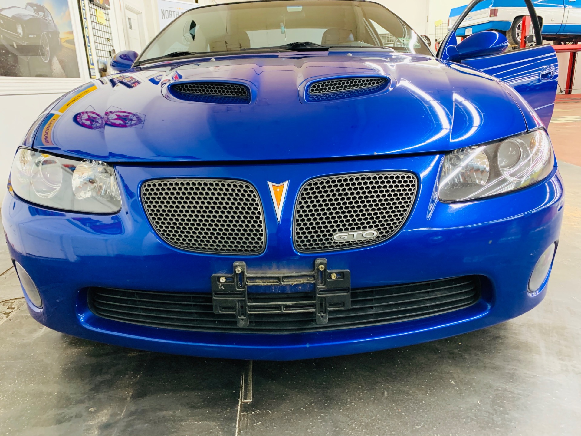 Used 2006 Pontiac GTO -6.0L ENGINE - 6 SPEED MANUAL TRANS - LOW MILES - | Mundelein, IL