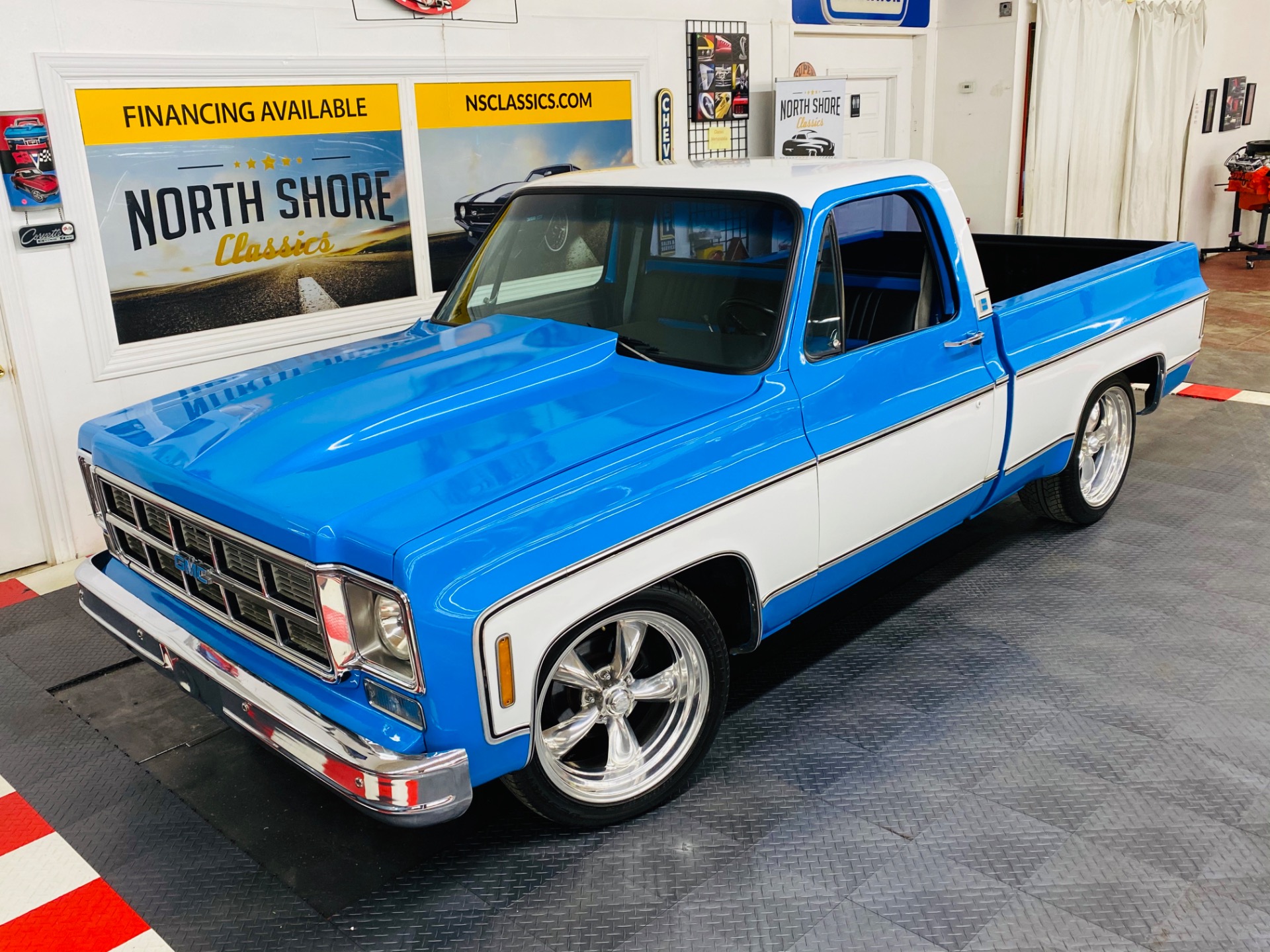 1978-gmc-pickup-454-c-i-engine-custom-interior-see-video-stock