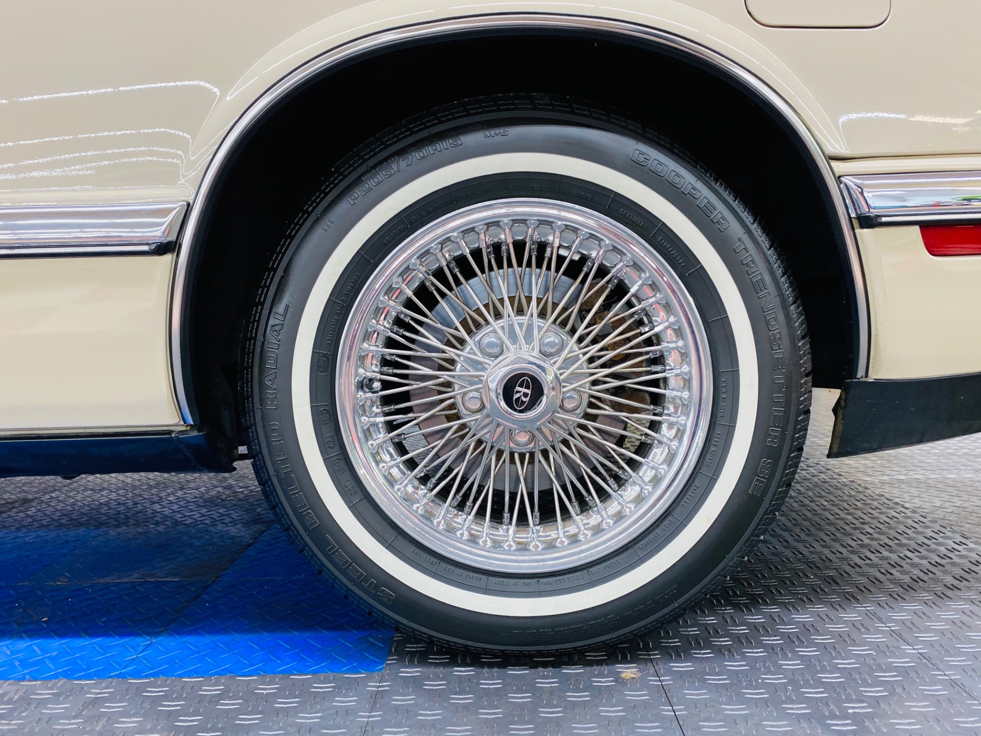 Used 1992 Buick Riviera - LIKE NEW CONDITION - FULL SERVICE RECORDS - SUPER CLEAN - SEE VIDEO - | Mundelein, IL