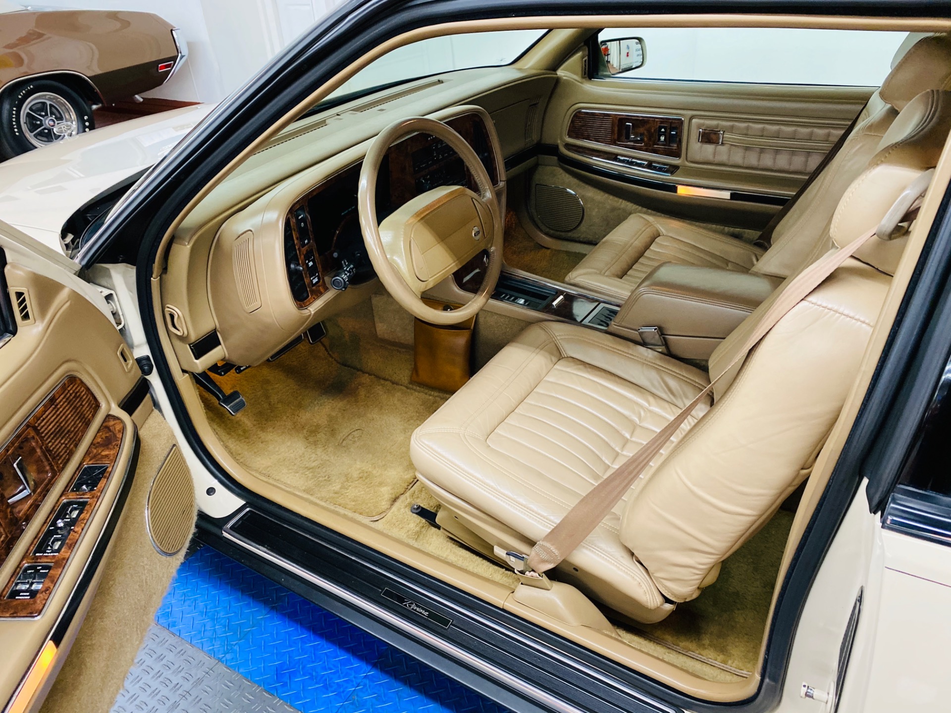 Used 1992 Buick Riviera - LIKE NEW CONDITION - FULL SERVICE RECORDS - SUPER CLEAN - SEE VIDEO - | Mundelein, IL
