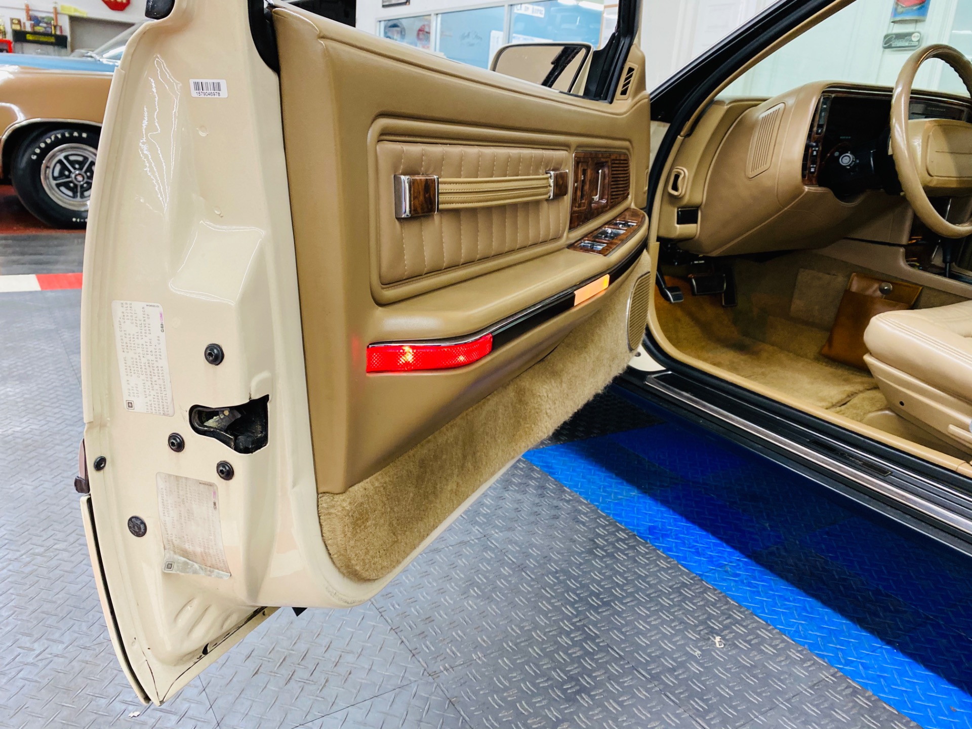 Used 1992 Buick Riviera - LIKE NEW CONDITION - FULL SERVICE RECORDS - SUPER CLEAN - SEE VIDEO - | Mundelein, IL
