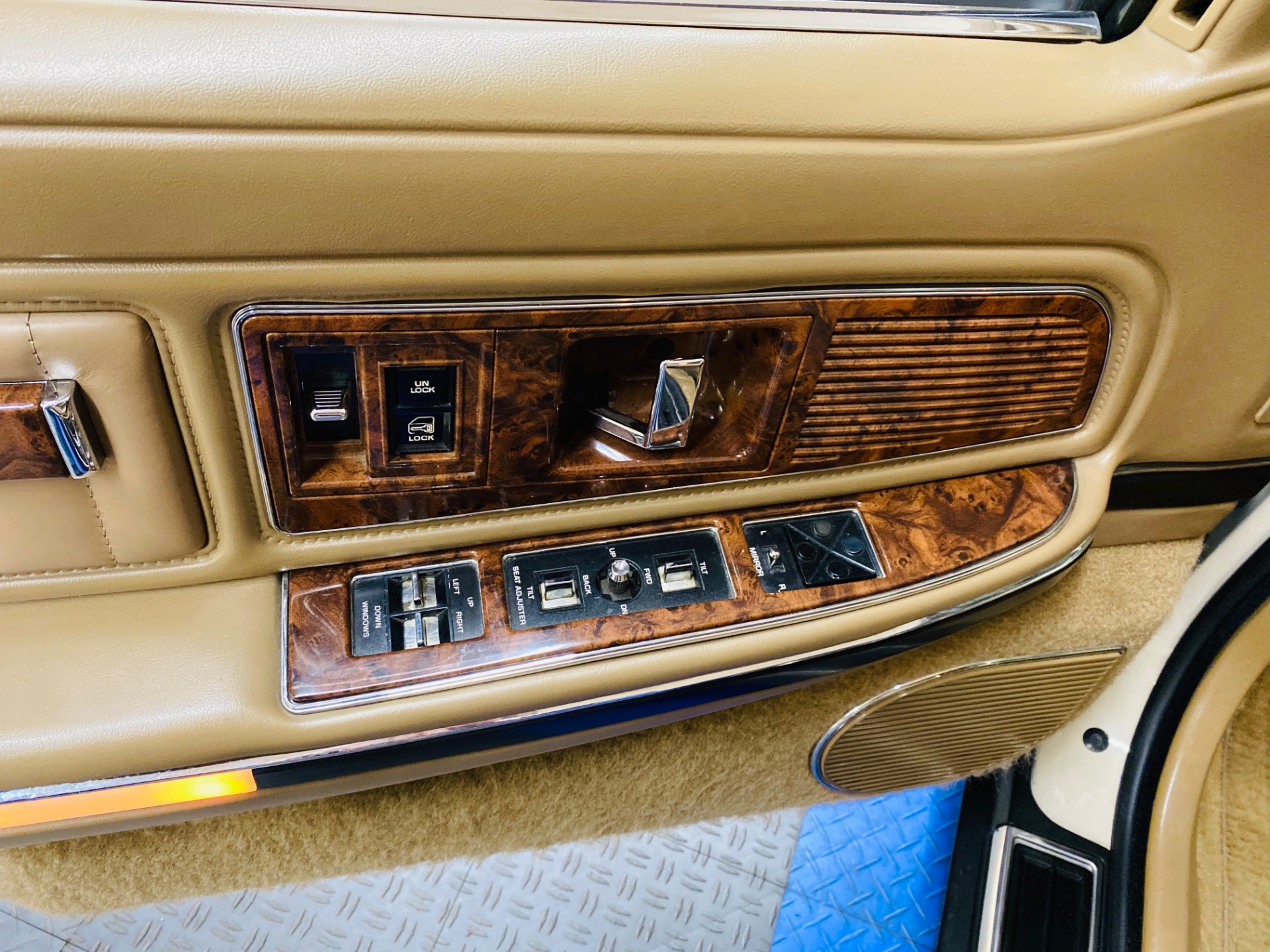 Used 1992 Buick Riviera - LIKE NEW CONDITION - FULL SERVICE RECORDS - SUPER CLEAN - SEE VIDEO - | Mundelein, IL