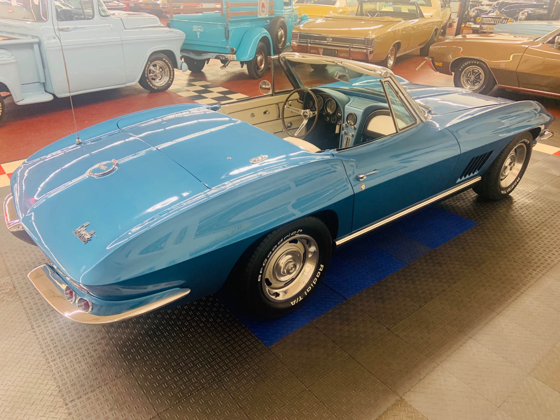 Used 1967 Chevrolet Corvette - CONVERTIBLE - TWO TOPS - 327 V8 - | Mundelein, IL