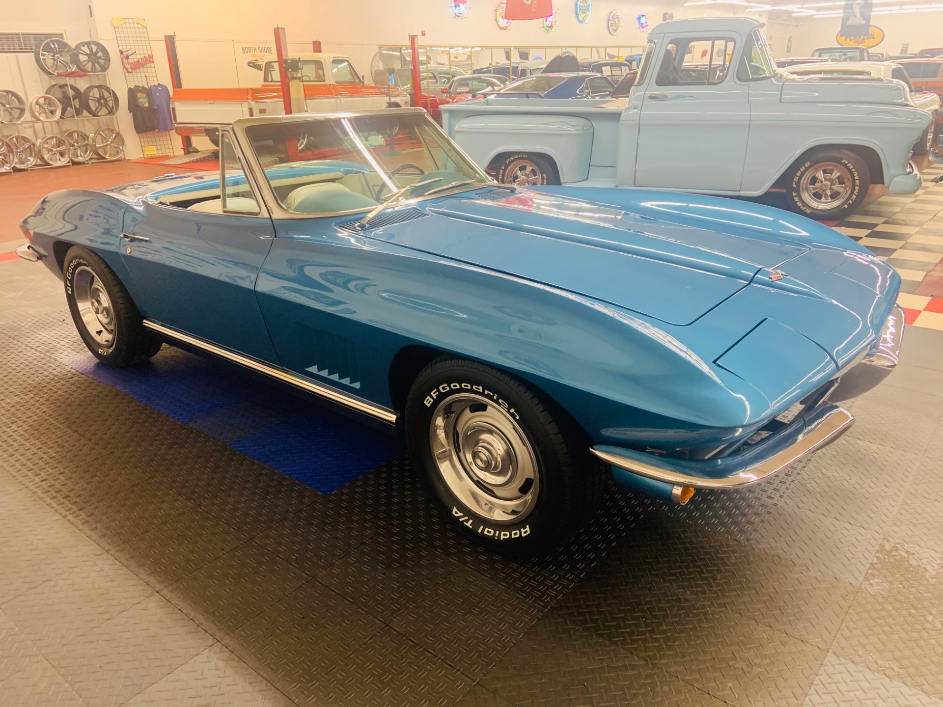 Used 1967 Chevrolet Corvette - CONVERTIBLE - TWO TOPS - 327 V8 - | Mundelein, IL