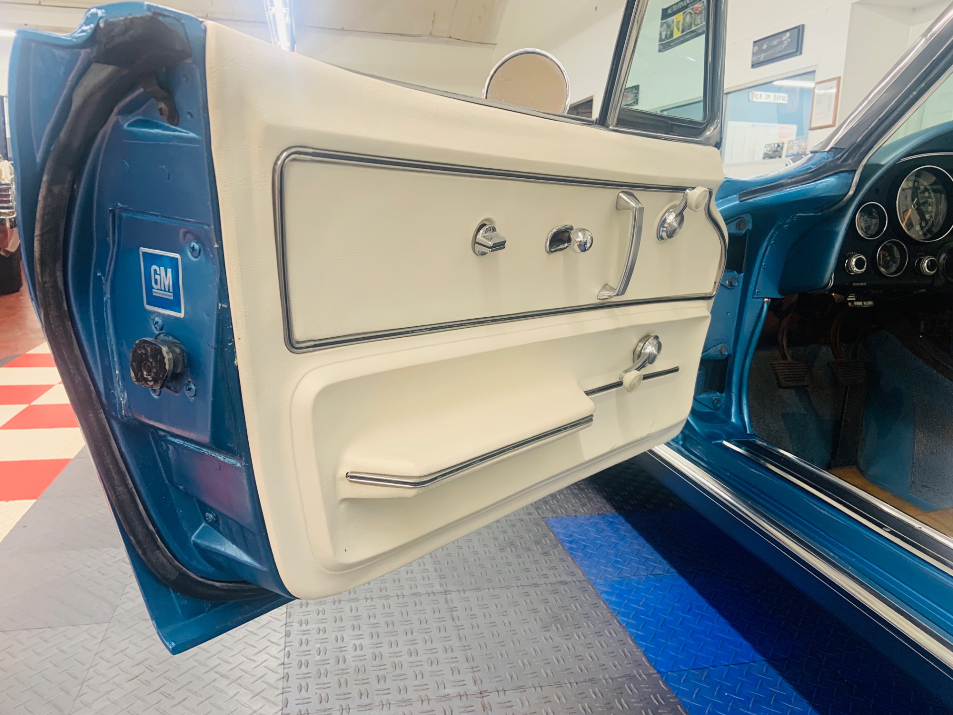 Used 1967 Chevrolet Corvette - CONVERTIBLE - TWO TOPS - 327 V8 - | Mundelein, IL