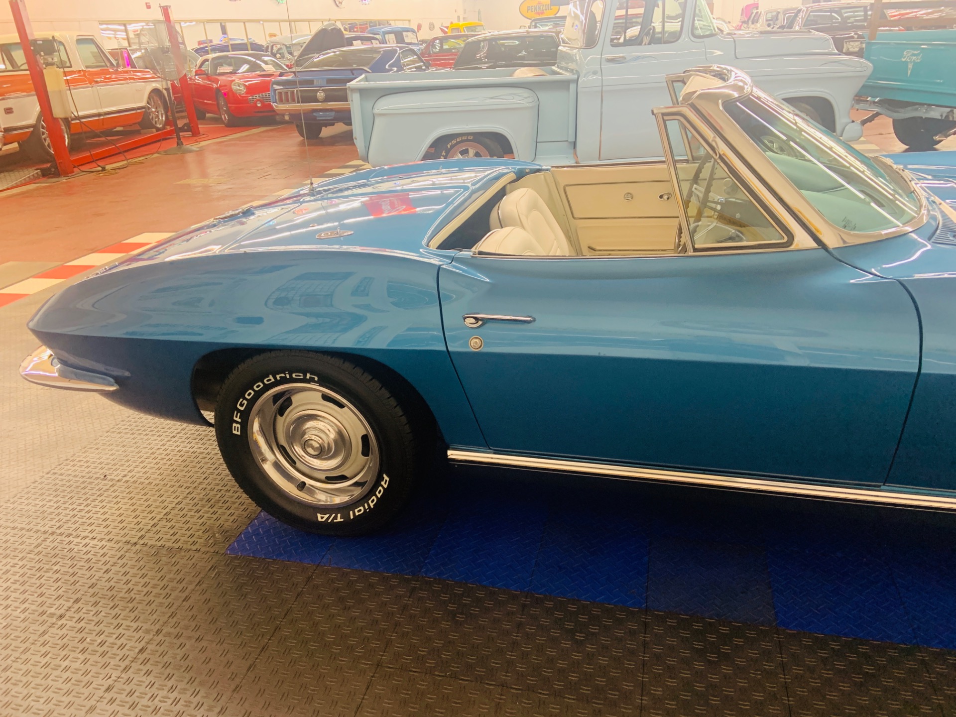 Used 1967 Chevrolet Corvette - CONVERTIBLE - TWO TOPS - 327 V8 - | Mundelein, IL