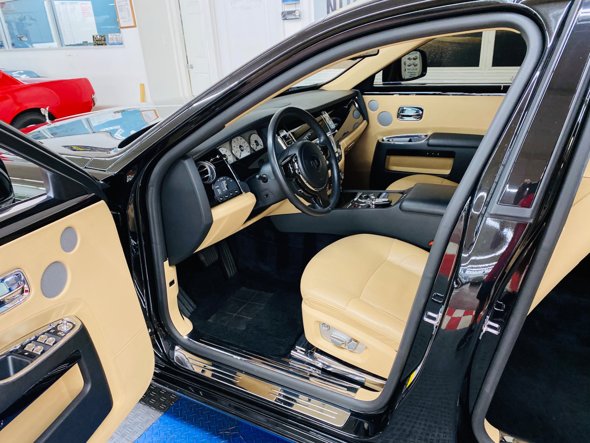 Used 2011 Rolls-Royce Ghost - LUXURY AT ITS FINEST - VERY CLEAN WITH LOW MILES - SEE VIDEO | St. Petersburg, FL