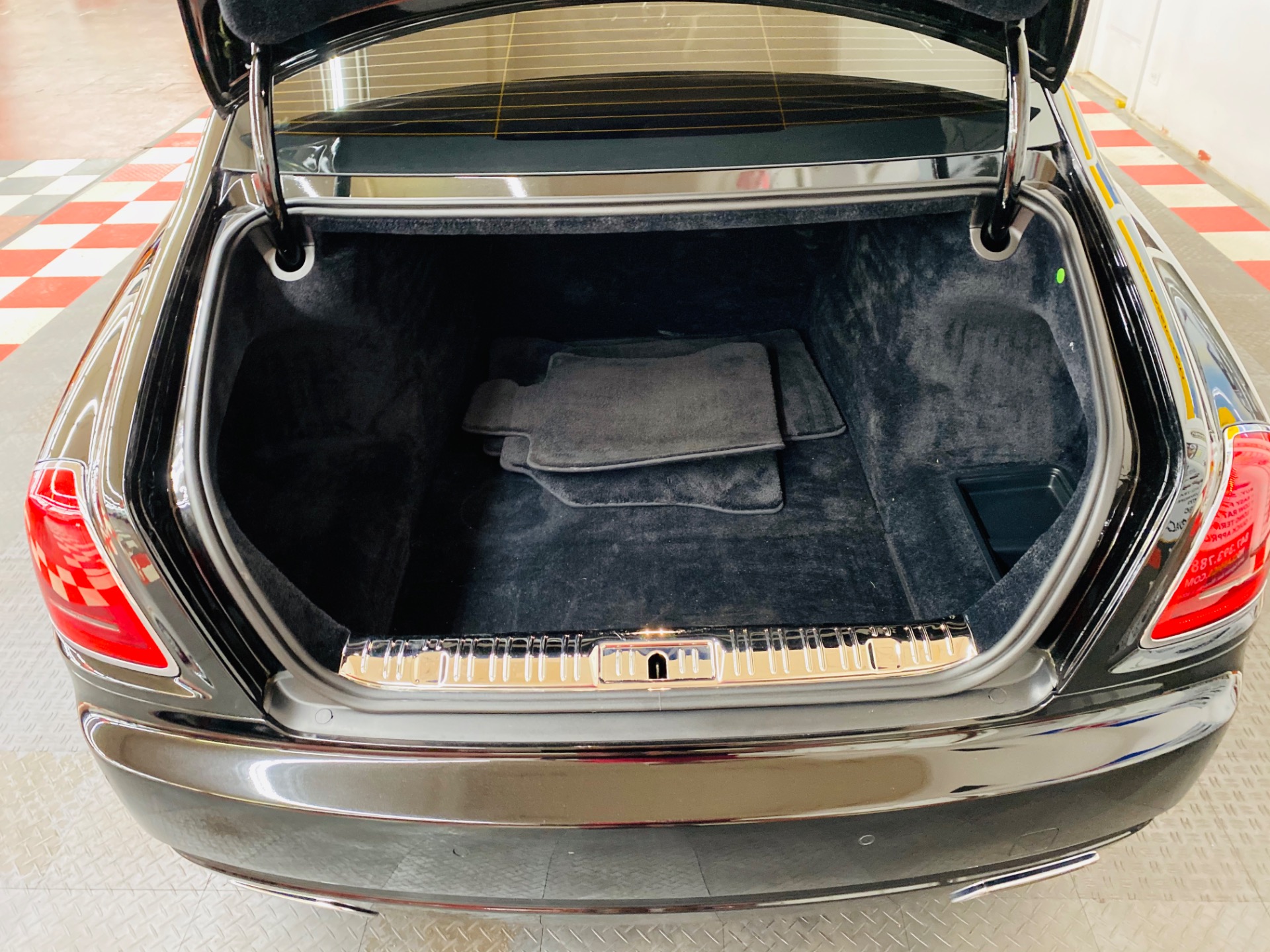Used 2011 Rolls-Royce Ghost - LUXURY AT ITS FINEST - VERY CLEAN WITH LOW MILES - SEE VIDEO | St. Petersburg, FL