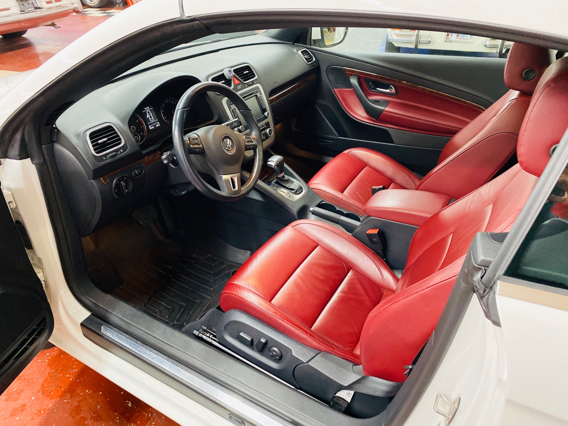 Used 2011 Volkswagen Eos Lux SULEV | Mundelein, IL