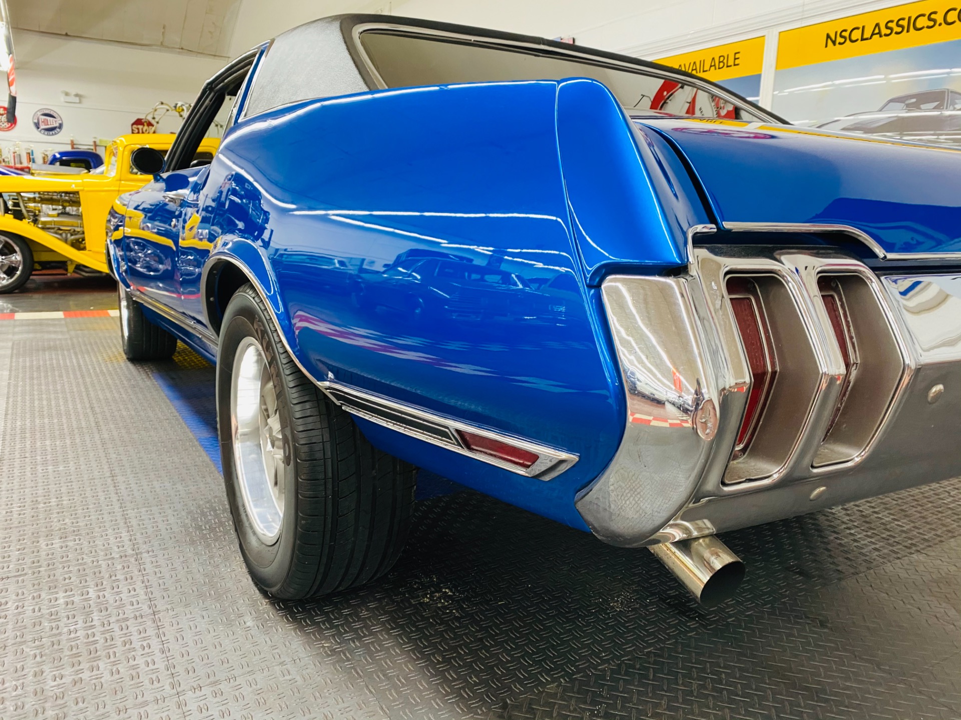 Used 1970 Oldsmobile Cutlass - HIGH QUALITY PAINT - VERY CLEAN BODY - SEE VIDEO | Mundelein, IL