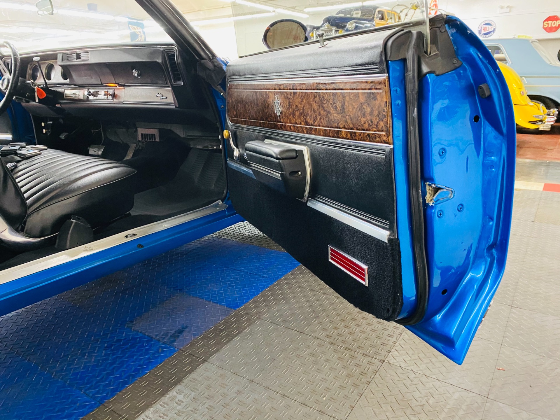 Used 1970 Oldsmobile Cutlass - HIGH QUALITY PAINT - VERY CLEAN BODY - SEE VIDEO | Mundelein, IL