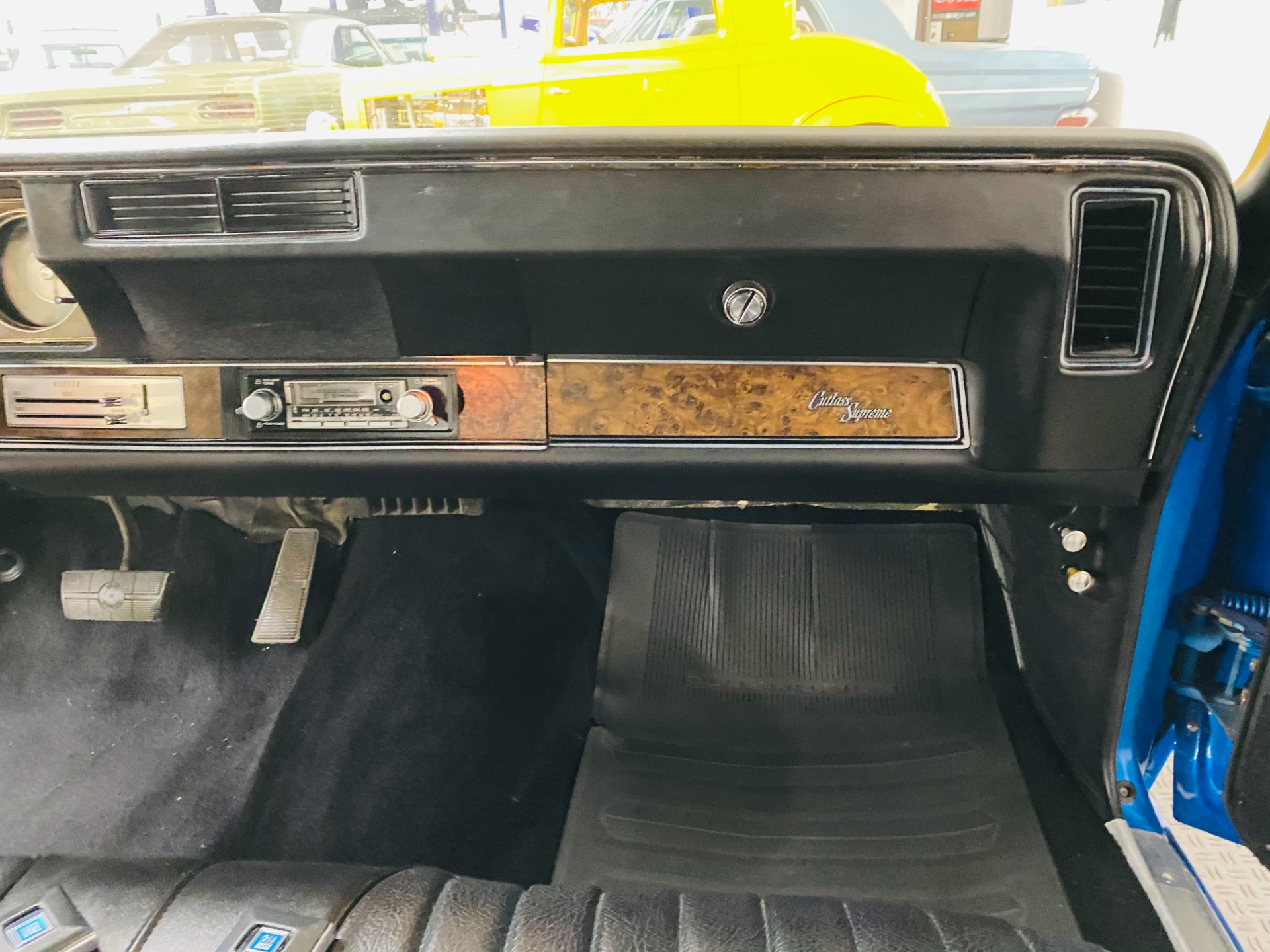 Used 1970 Oldsmobile Cutlass - HIGH QUALITY PAINT - VERY CLEAN BODY - SEE VIDEO | Mundelein, IL