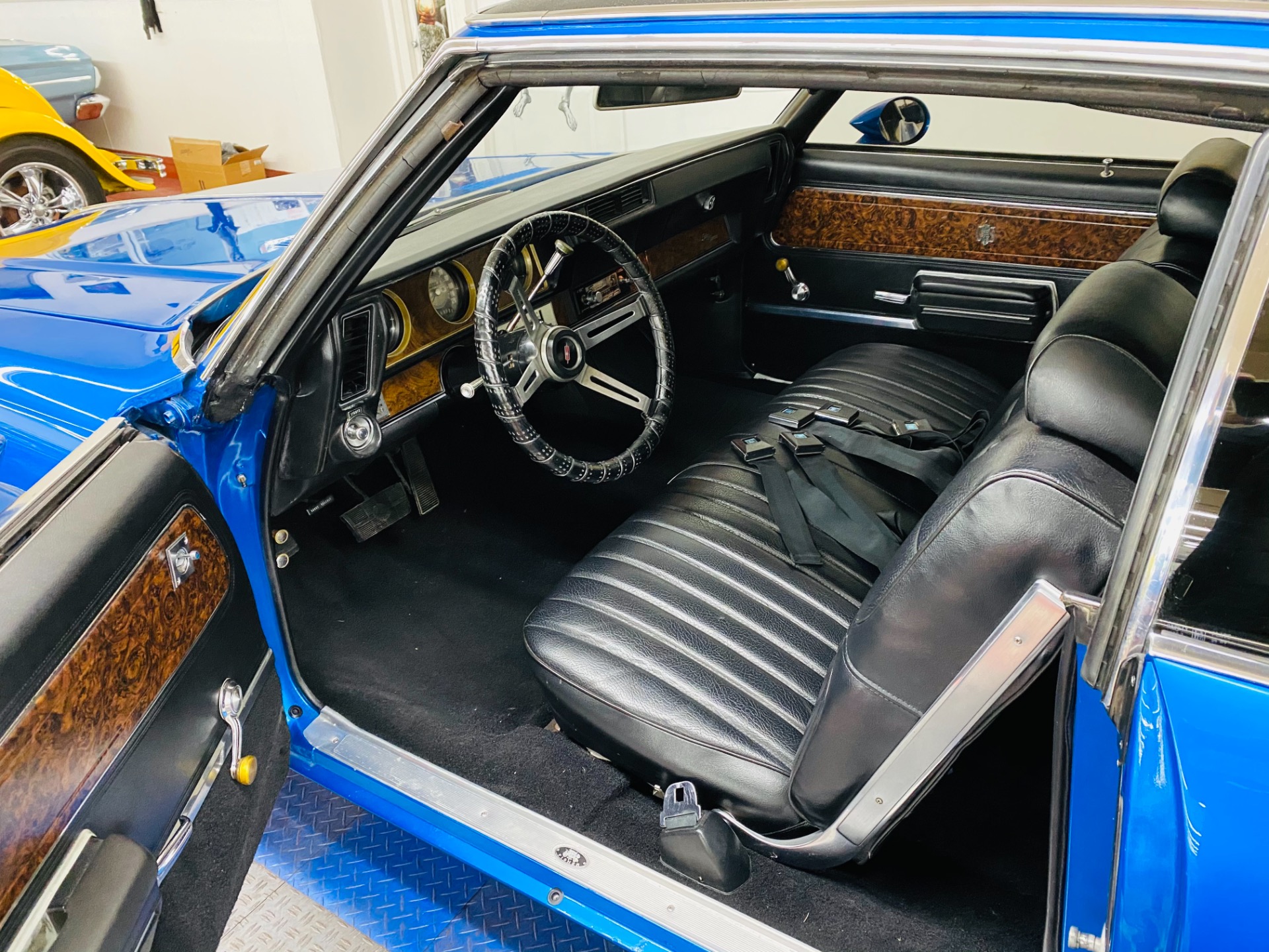 Used 1970 Oldsmobile Cutlass - HIGH QUALITY PAINT - VERY CLEAN BODY - SEE VIDEO | Mundelein, IL