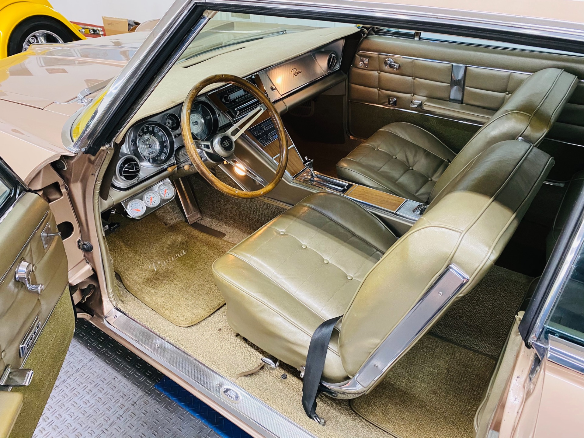 Used 1964 Buick Riviera - 425 WILDCAT ENGINE - HIGH QUALITY RESTORATION - SEE VIDEO | Mundelein, IL