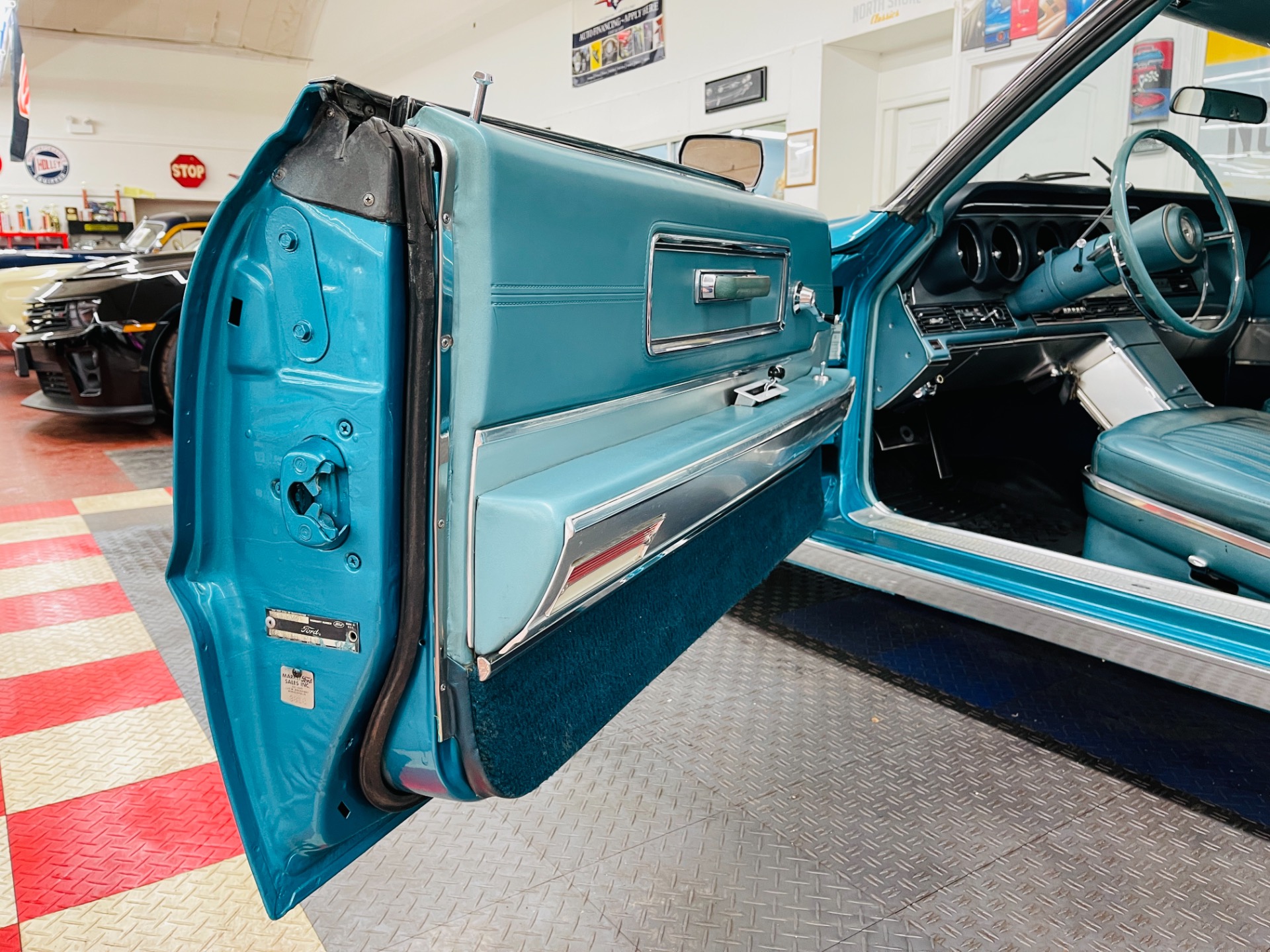 Used 1967 Ford Thunderbird -NEW PAINT - LOTS OF NEW PARTS - DRIVES GREAT - SEE VIDEO - | Mundelein, IL