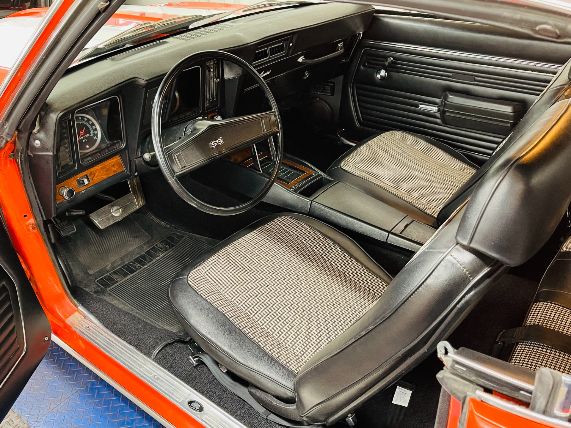Used 1969 Chevrolet Camaro - SS 350 - HUGGER ORANGE - HOUNDSTOOTH INTERIOR - SEE VIDEO - | Mundelein, IL