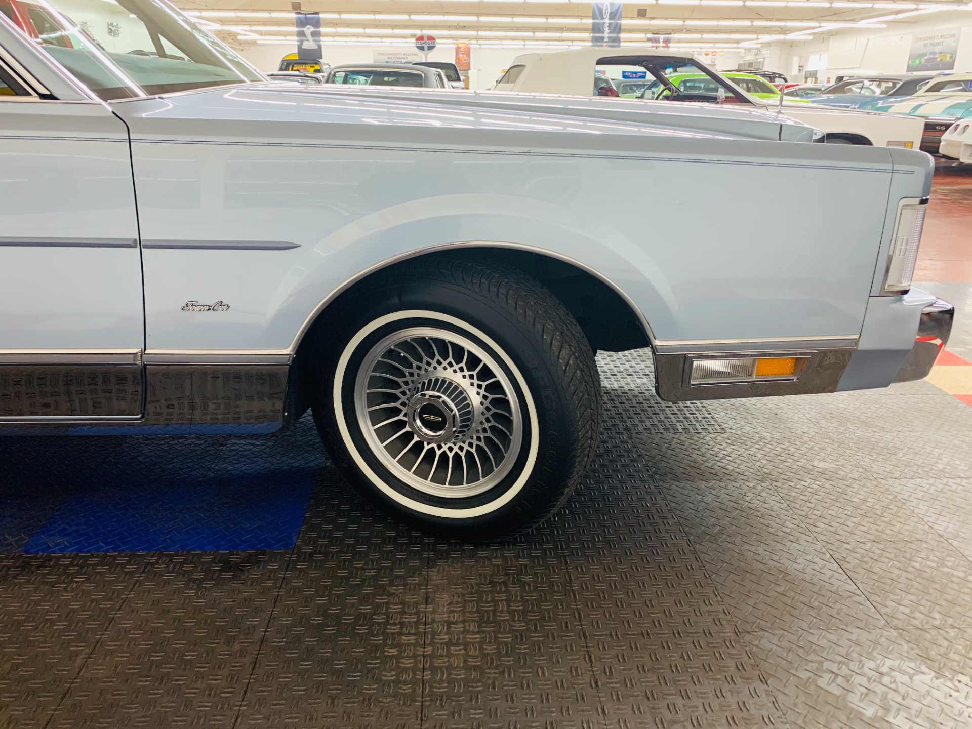 Used 1988 Lincoln Town Car -SUPER LOW MILES - LIKE NEW CONDITION - | Mundelein, IL
