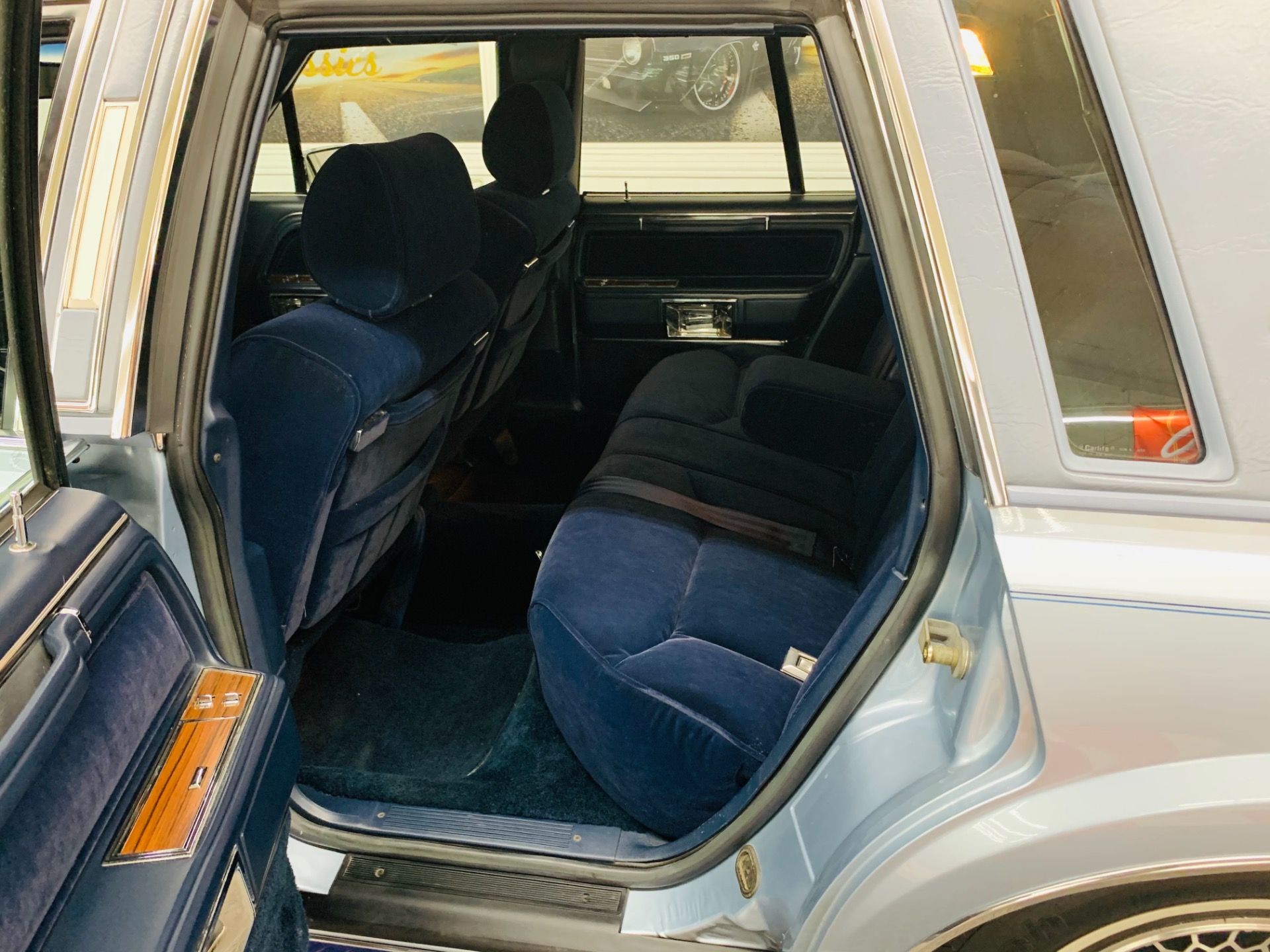 Used 1988 Lincoln Town Car -SUPER LOW MILES - LIKE NEW CONDITION - | Mundelein, IL