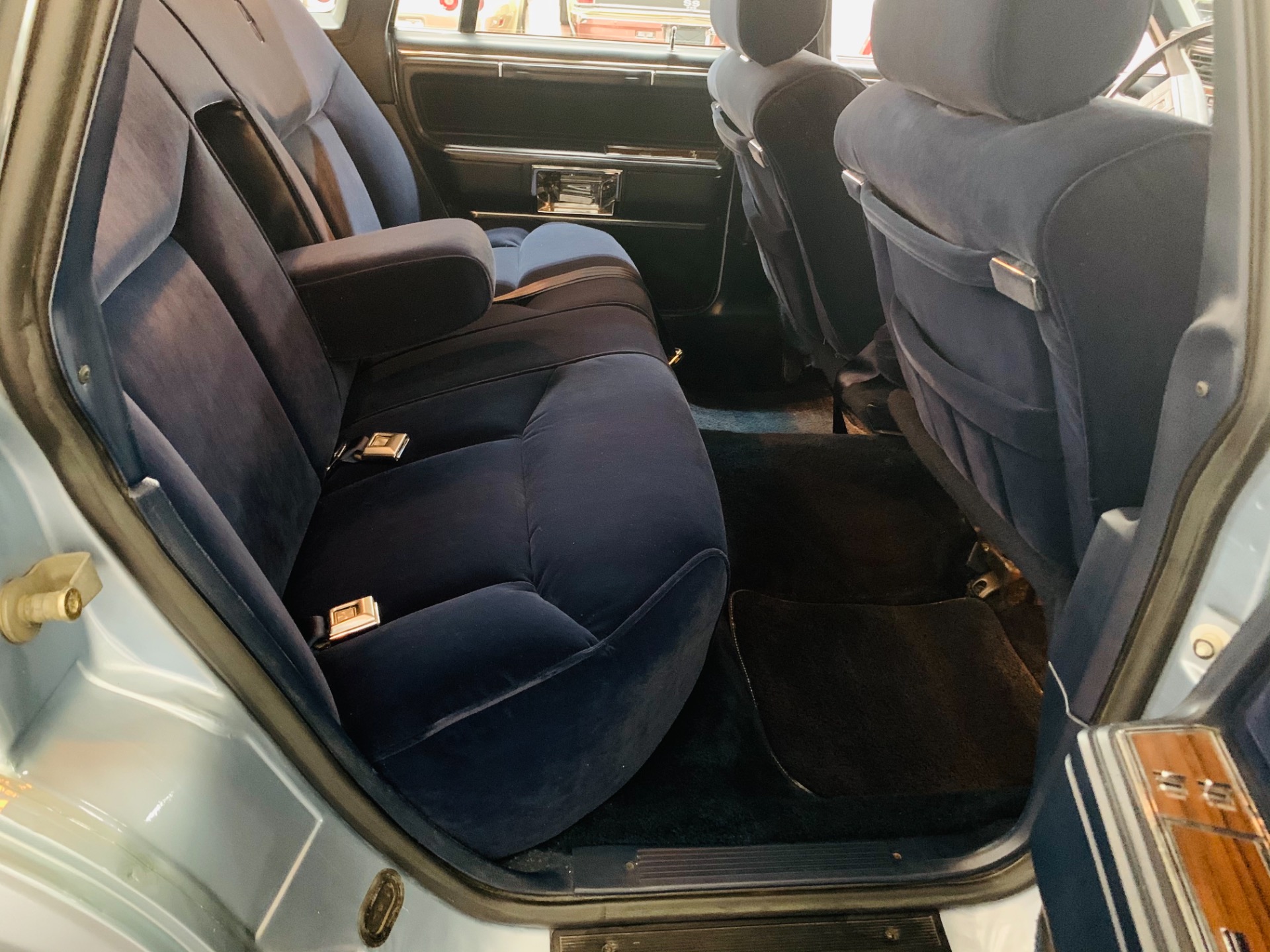 Used 1988 Lincoln Town Car -SUPER LOW MILES - LIKE NEW CONDITION - | Mundelein, IL