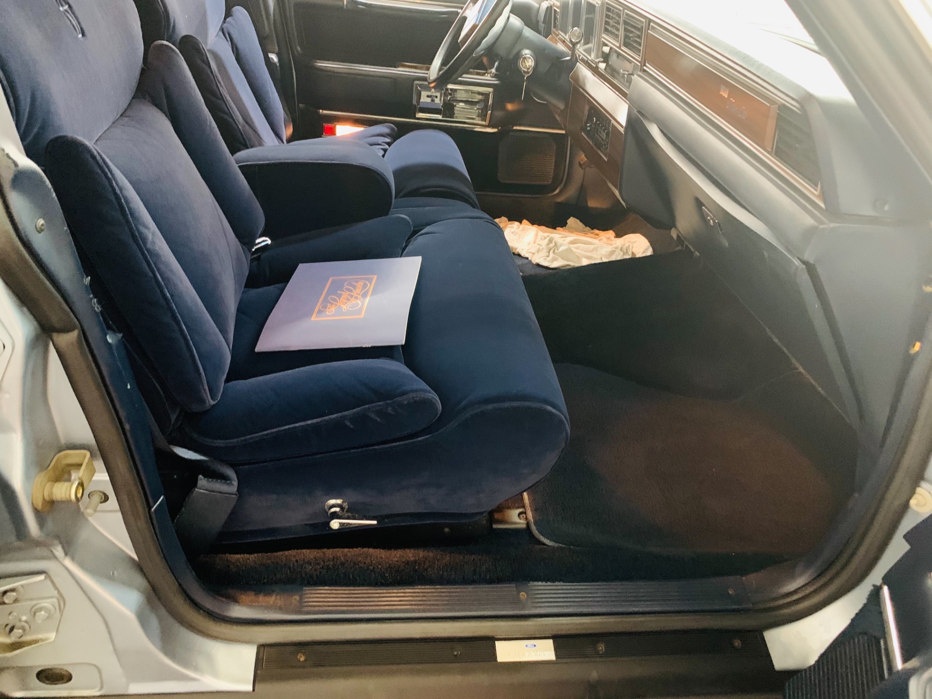 Used 1988 Lincoln Town Car -SUPER LOW MILES - LIKE NEW CONDITION - | Mundelein, IL