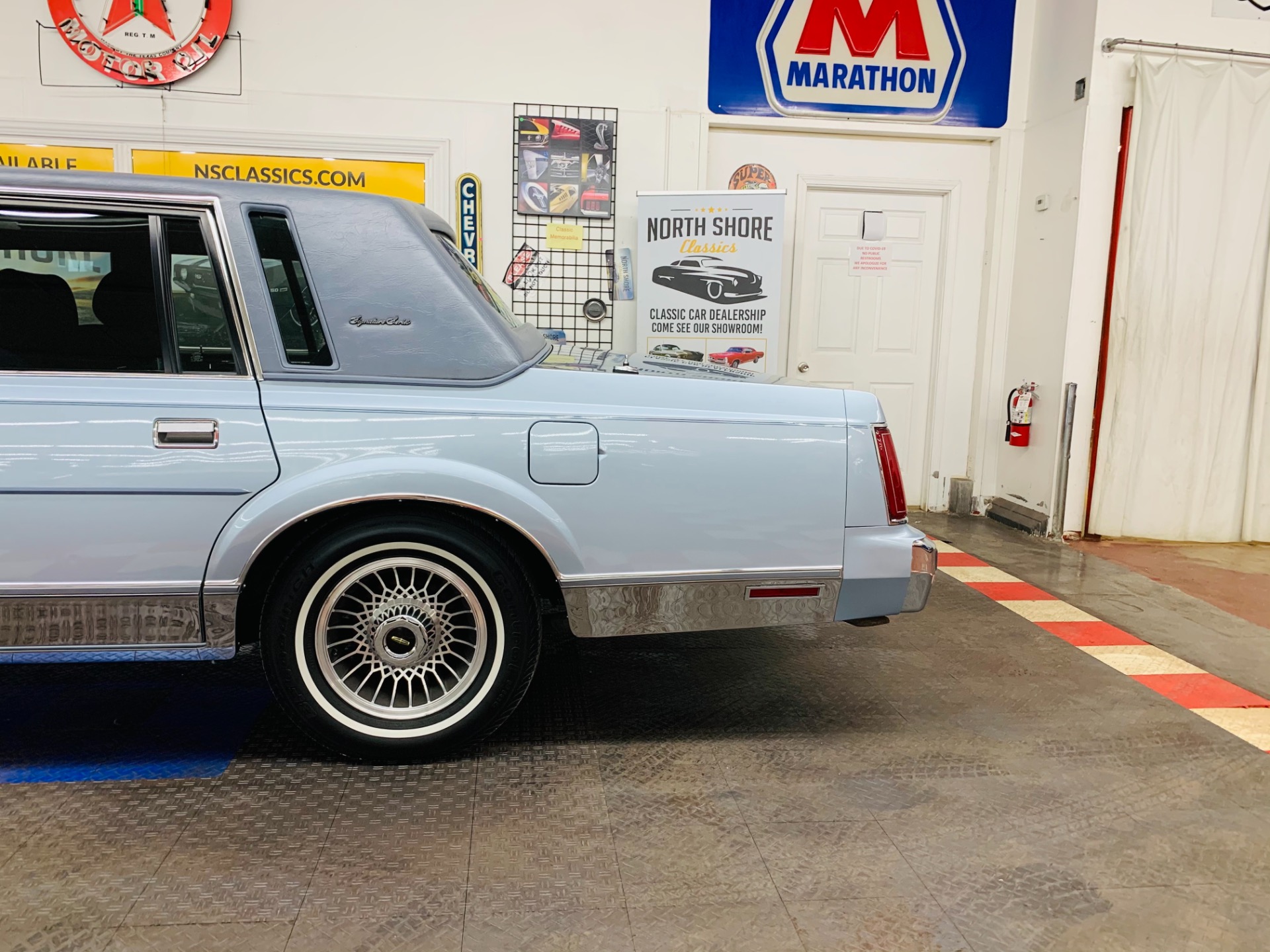 Used 1988 Lincoln Town Car -SUPER LOW MILES - LIKE NEW CONDITION - | Mundelein, IL